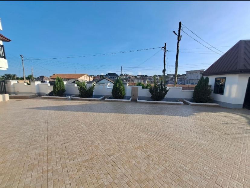 Baffour Apartments Adiebaba Exterior foto